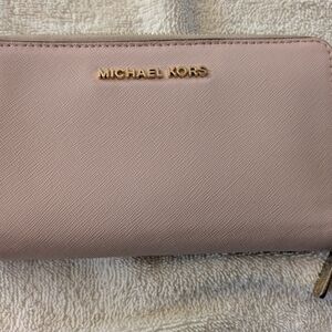Michael Kors Jet Set Travel Pink Leather Zip Wallet